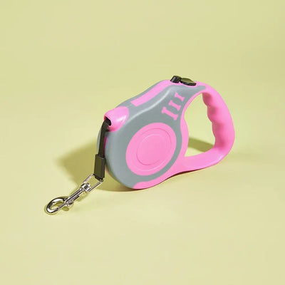 Tangle-free retractable leash with auto-lock for smooth walking