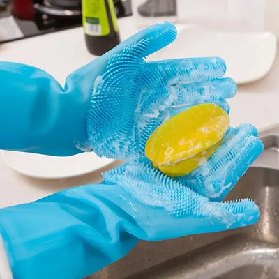 Comfortable grooming glove that lifts fur and promotes healthy skin.